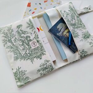 NWOT Custom Toile Print Linen Book/IPad Organizer w/ Pockets | O/S
